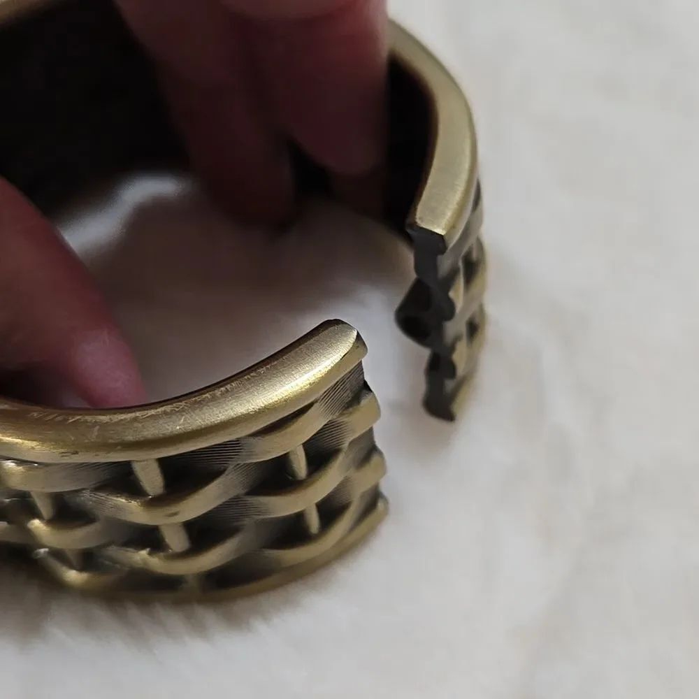 Retro Cuff Bracelet - Picture 2 of 6